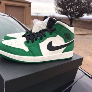 Air Jordan 1 Pine Green